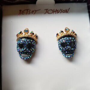 💀Betsey Johnson Iridescent Pavé Stone Halloweem Skull Stud Earrings - NWT&B💀